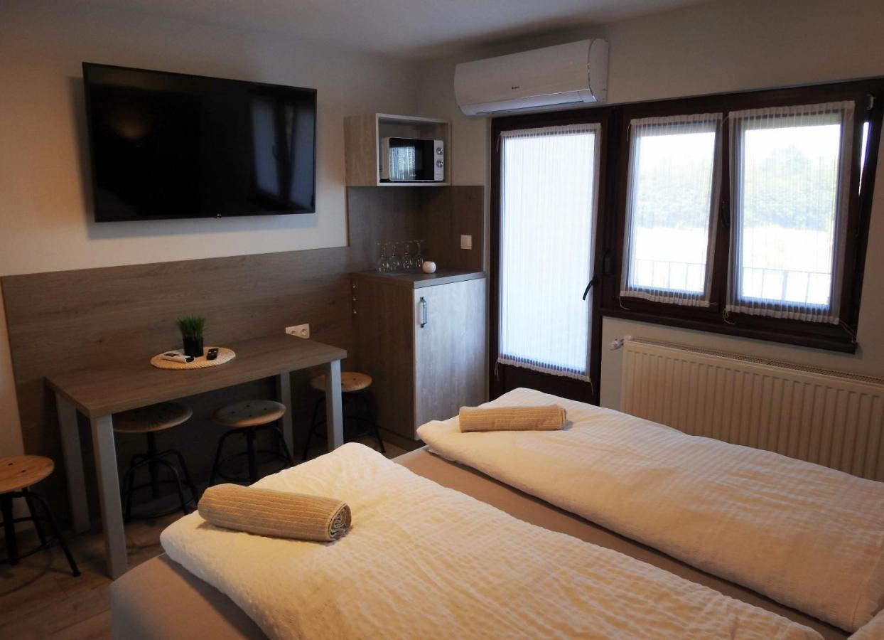 Kukorica Csarda Apartman 2 Balatonujlak Exterior photo