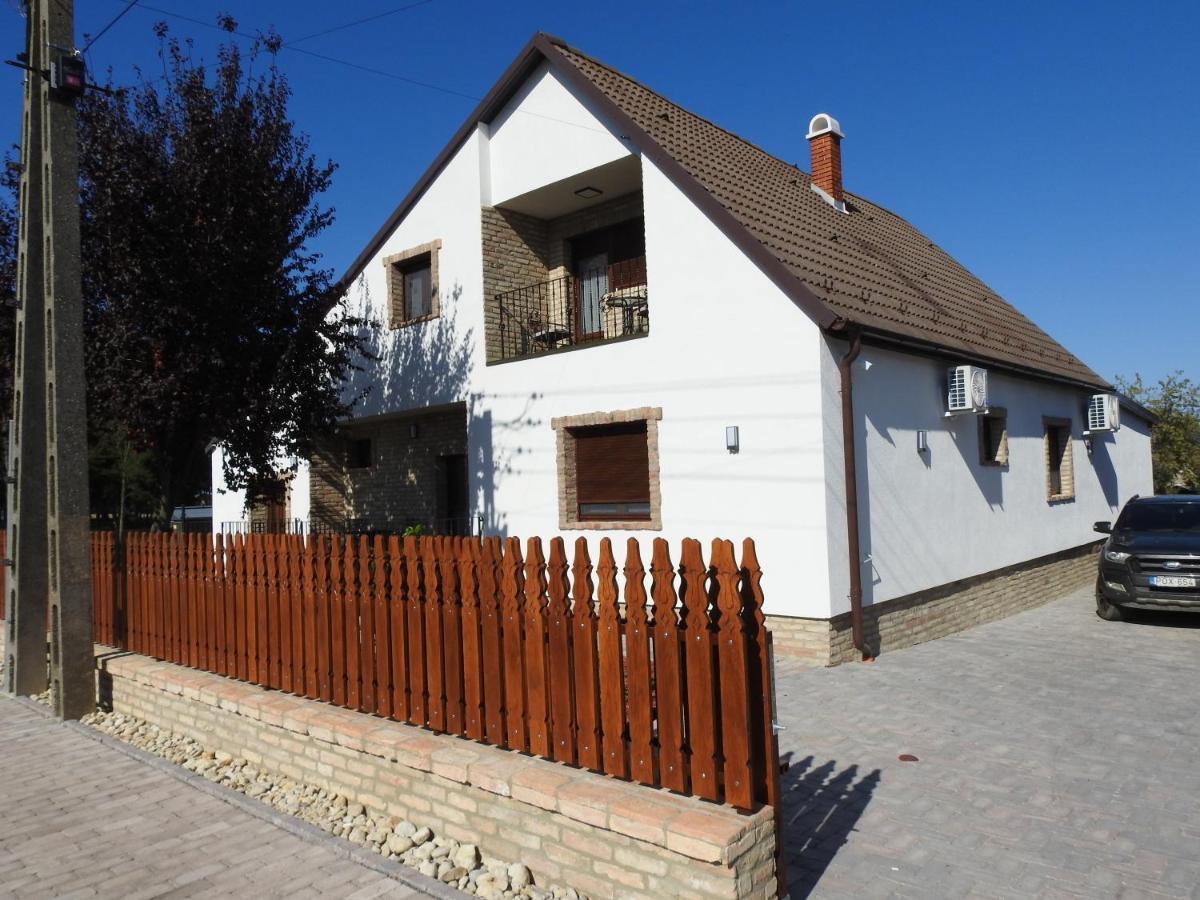 Kukorica Csarda Apartman 2 Balatonujlak Exterior photo